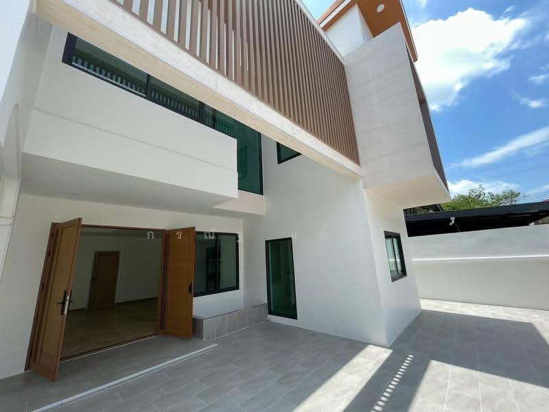 ลาดพร้าว, Bangkok, Lat Phrao, Bangkok, 5 Bedrooms, 250 sqm, Single Detached House For Sale, by กรณัฐ แก้วดี, 500531451 - DDproperty.com