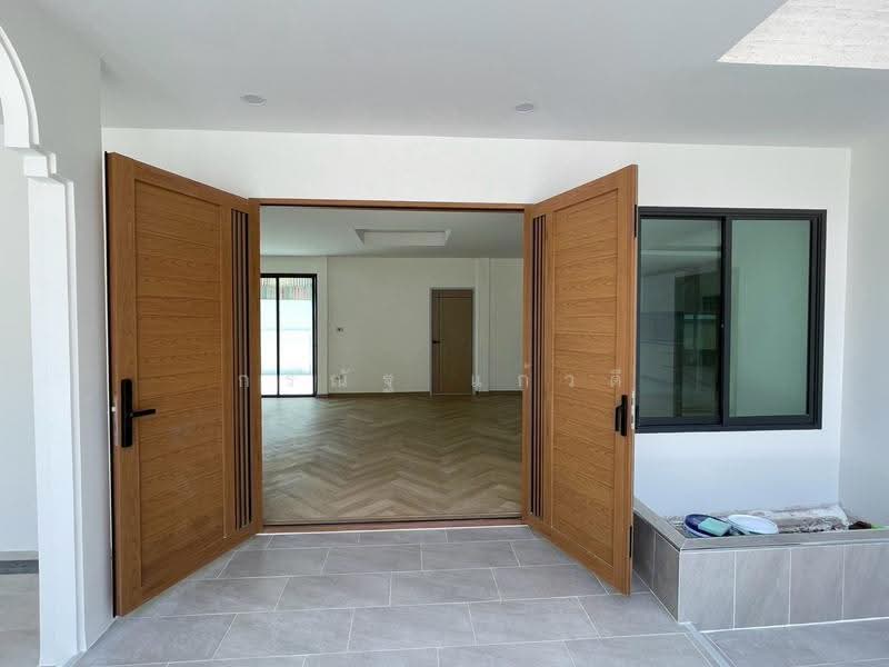 ลาดพร้าว, Bangkok, Lat Phrao, Bangkok, 5 Bedrooms, 250 sqm, Single Detached House For Sale, by กรณัฐ แก้วดี, 500531451 - DDproperty.com