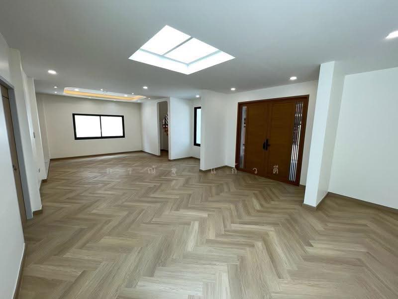 ลาดพร้าว, Bangkok, Lat Phrao, Bangkok, 5 Bedrooms, 250 sqm, Single Detached House For Sale, by กรณัฐ แก้วดี, 500531451 - DDproperty.com