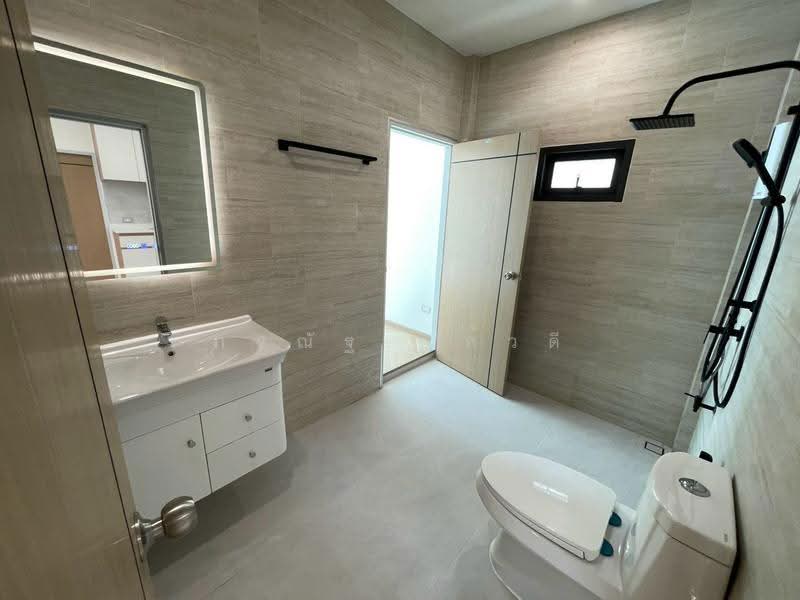 ลาดพร้าว, Bangkok, Lat Phrao, Bangkok, 5 Bedrooms, 250 sqm, Single Detached House For Sale, by กรณัฐ แก้วดี, 500531451 - DDproperty.com