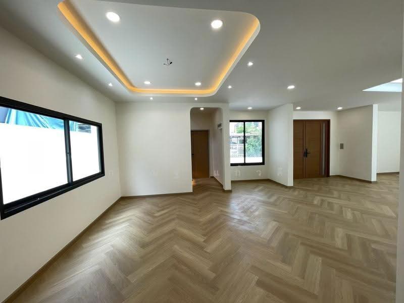 ลาดพร้าว, Bangkok, Lat Phrao, Bangkok, 5 Bedrooms, 250 sqm, Single Detached House For Sale, by กรณัฐ แก้วดี, 500531451 - DDproperty.com