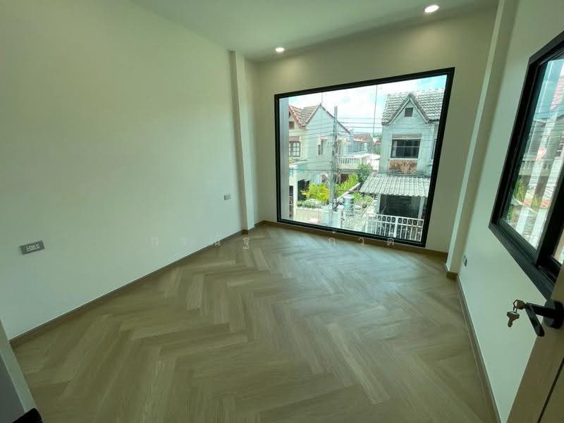 ลาดพร้าว, Bangkok, Lat Phrao, Bangkok, 5 Bedrooms, 250 sqm, Single Detached House For Sale, by กรณัฐ แก้วดี, 500531451 - DDproperty.com