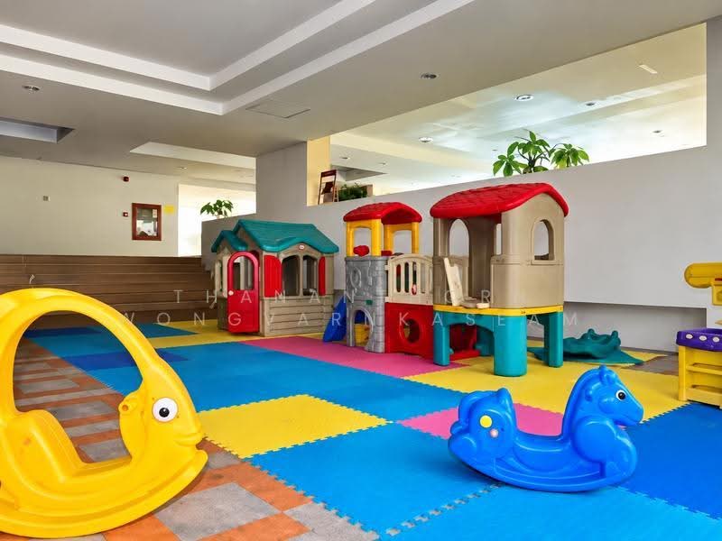 Baan Phrom Phong, Bangkok, Soi Sukhumvit 39, Khlong Tan Nua, Watthana, Bangkok, 3 Bedrooms, 209 sqm, Condo For Rent, by Thananthorn Wongvarnkaseam, 500531481 - DDproperty.com
