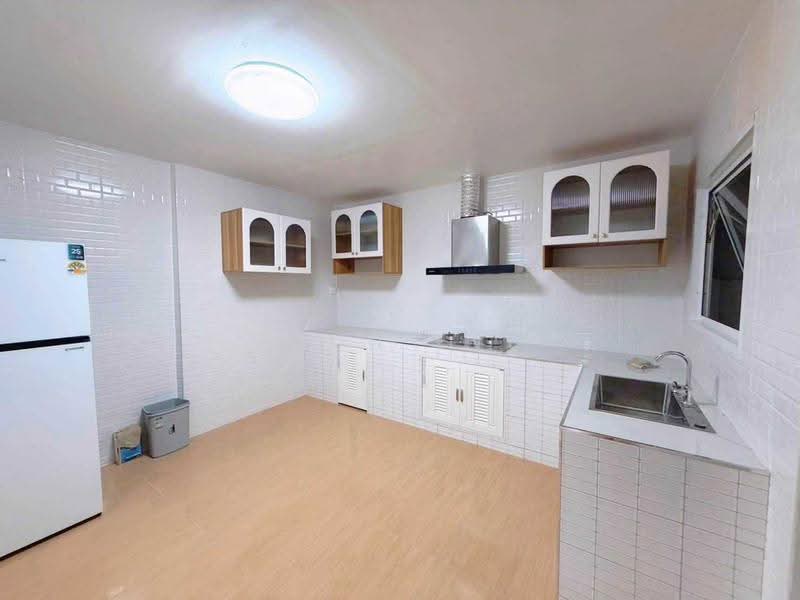 Townhouse in Ratchada for rent 5bedroom ( SPSEVE2303 ), Bangkok, รัชดา 18, Huai Khwang, Bangkok, 5 Bedrooms, 250 sqm, Townhouse For Rent, by Khun Eve, 500531590 - DDproperty.com