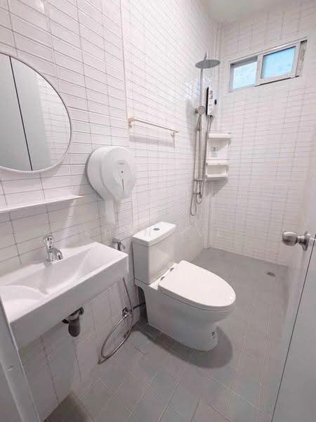 Townhouse in Ratchada for rent 5bedroom ( SPSEVE2303 ), Bangkok, รัชดา 18, Huai Khwang, Bangkok, 5 Bedrooms, 250 sqm, Townhouse For Rent, by Khun Eve, 500531590 - DDproperty.com