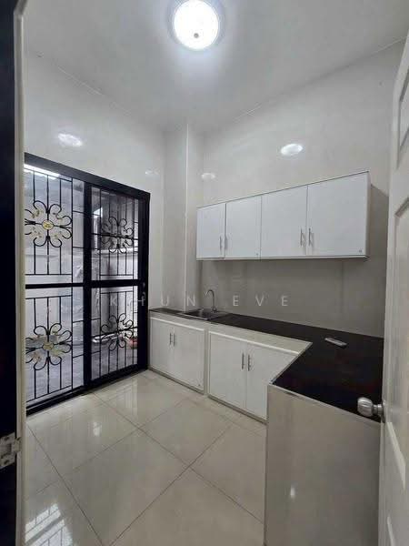 Home Office for Rent in Ladprao 41 (SPSEVE2307), Bangkok, ลาดพร้าว 41, Samsen Nok, Huai Khwang, Bangkok, , 300 sqm, Shophouse For Rent, by Khun Eve, 500531655 - DDproperty.com