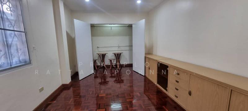 Maneeya Ville, Bangkok, Soi Wachiratham Sathit 12, Bang Chak, Phra Khanong, Bangkok, 5 Bedrooms, 350 sqm, Single Detached House For Rent, by Praeploy Rattanapornnapapatch, 500531690 - DDproperty.com