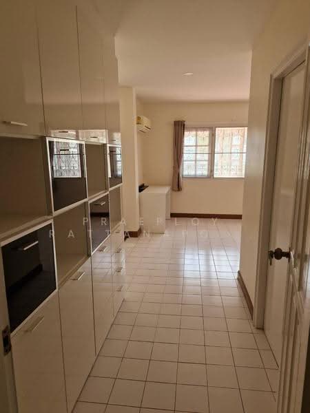 Maneeya Ville, Bangkok, Soi Wachiratham Sathit 12, Bang Chak, Phra Khanong, Bangkok, 5 Bedrooms, 350 sqm, Single Detached House For Rent, by Praeploy Rattanapornnapapatch, 500531690 - DDproperty.com