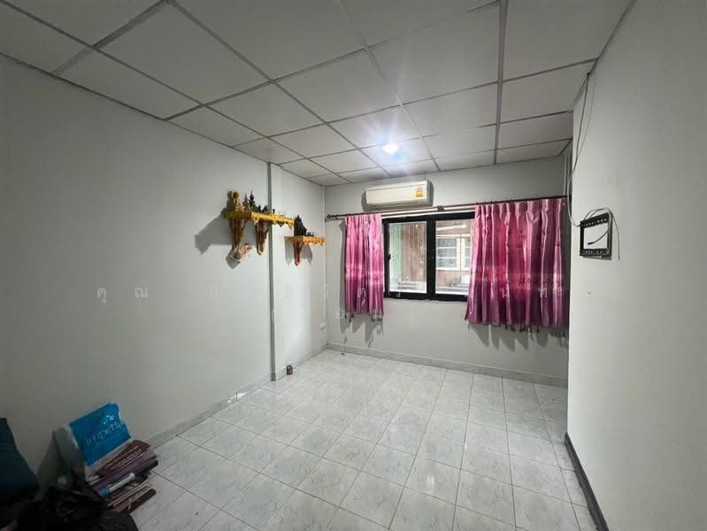 ทาวน์โฮม 2 ชั้น 16 ตร.ว. หมู่บ้านร่มเย็น ใกล้ถนนเทศบาลเมืองเจ้าสมิงพราย13, สมุทรปราการ, ถนนปู่เจ้าสมิงพราย, บางหัวเสือ, พระประแดง, สมุทรปราการ, 100 ตร.ม., ทาวน์เฮ้าส์ ขาย, โดย คุณ สิทธิวัตร์ นนทธิ (โอม), 500531694 - DDproperty.com