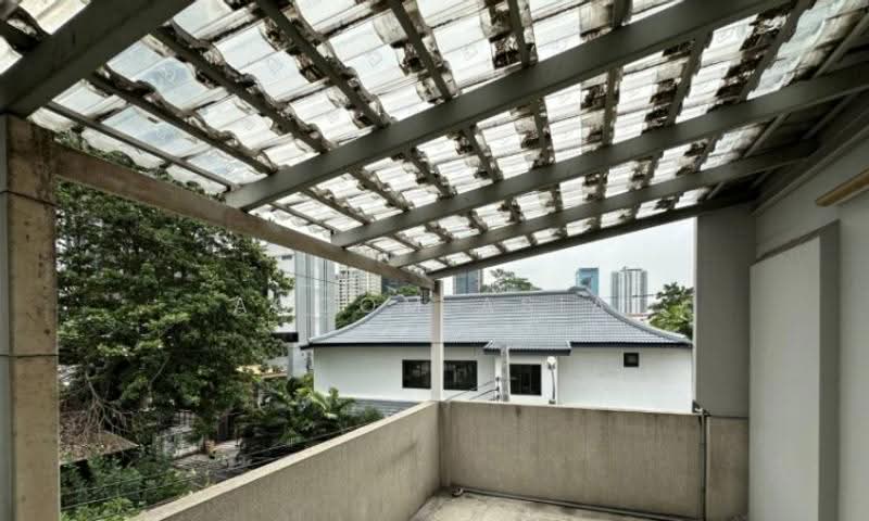 BTS Thong Lo, Bangkok, Khlong Tan Nua, Watthana, Bangkok, 4 Bedrooms, 500 sqm, Townhouse For Rent, by Accom Asia, 500531716 - DDproperty.com