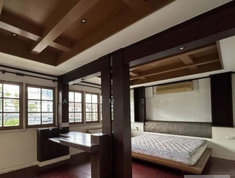 BTS Thong Lo, Bangkok, Khlong Tan Nua, Watthana, Bangkok, 4 Bedrooms, 500 sqm, Townhouse For Rent, by Accom Asia, 500531716 - DDproperty.com
