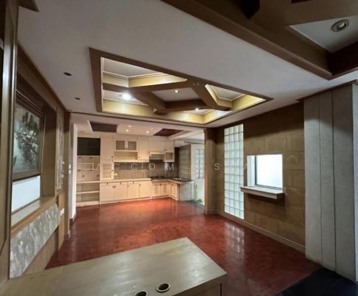 BTS Thong Lo, Bangkok, Khlong Tan Nua, Watthana, Bangkok, 4 Bedrooms, 500 sqm, Townhouse For Rent, by Accom Asia, 500531716 - DDproperty.com