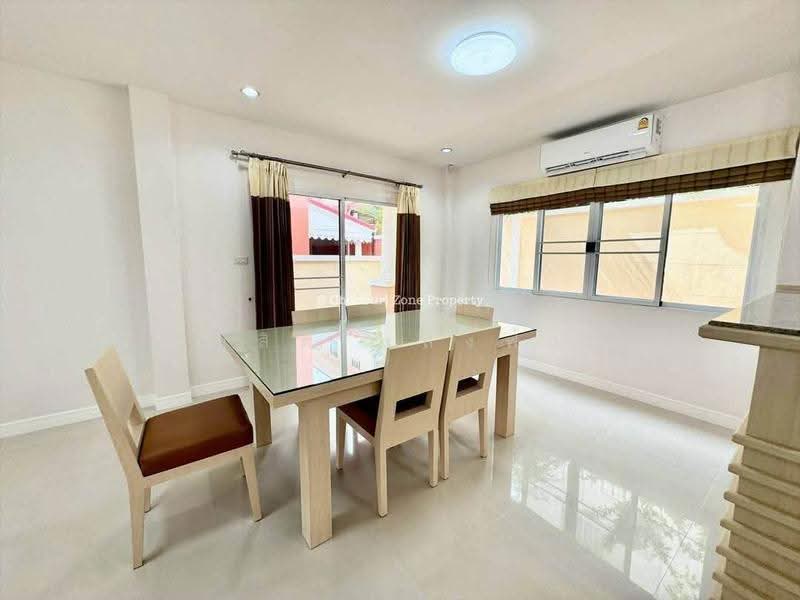 ให้เช่าบ้านเดี่ยวรีโนเวทใหม่ ม.มณีรินทร์เพลส ไร่กล้วย ศรีราชา, Chon Buri (Pattaya), Surasak, Si Racha, Chon Buri (Pattaya), 3 Bedrooms, 200 sqm, Single Detached House For Rent, by Dusit Saengfa, 500531810 - DDproperty.com