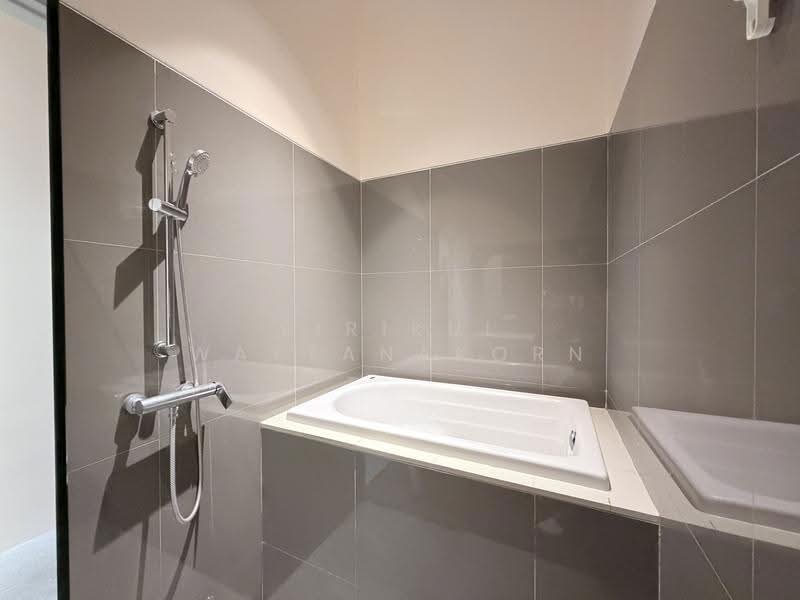 Space with private pool! ONLY 250m from BTS Asok or MRT Sukhumvit, Bangkok, สุขุมวิท, Khlongtoei Nua, Watthana, Bangkok, , 300 sqm, Retail Space For Rent, by Sirikul Wattanakorn, 500531892 - DDproperty.com