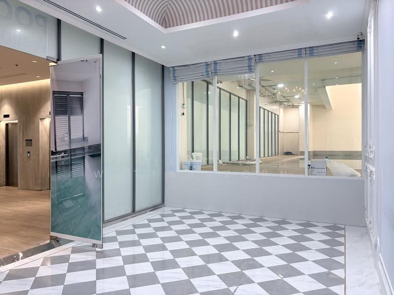 Space & Private Pool! 250ม.จาก BTS อโศก หรือ MRT สุขุมวิท, กรุงเทพ, สุขุมวิท, คลองเตยเหนือ, วัฒนา, กรุงเทพ, 300 ตร.ม., พื้นที่ขายของ ให้เช่า, โดย Sirikul Wattanakorn, 500531892 - DDproperty.com
