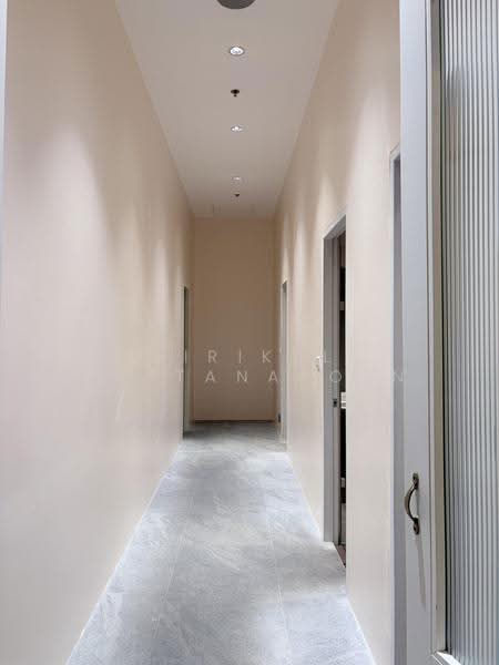 Space & Private Pool! 250ม.จาก BTS อโศก หรือ MRT สุขุมวิท, กรุงเทพ, สุขุมวิท, คลองเตยเหนือ, วัฒนา, กรุงเทพ, 300 ตร.ม., พื้นที่ขายของ ให้เช่า, โดย Sirikul Wattanakorn, 500531892 - DDproperty.com