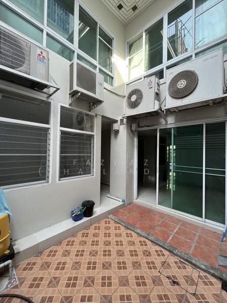 ทาวน์เฮ้าส์ 4 ห้องนอนให้เช่า ช่องนนทรี–ยานนาวา | พื้นที่ใหญ่ 200 ตร.ม., กรุงเทพ, ช่องนนทรี, ยานนาวา, กรุงเทพ, 200 ตร.ม., ทาวน์เฮ้าส์ ให้เช่า, โดย Fazwaz (Thailand) Co., Ltd., 500531907 - DDproperty.com