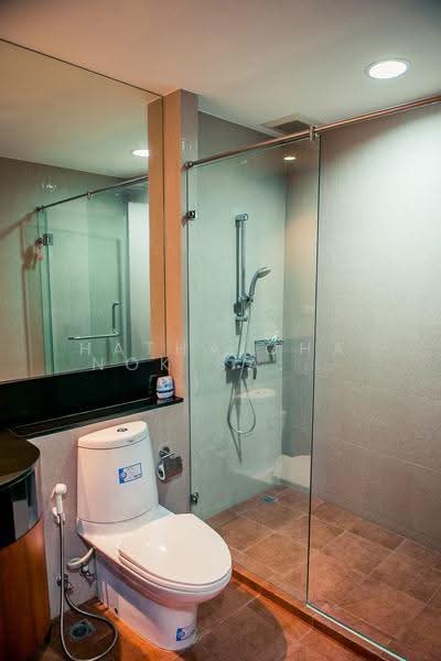 Baan Rajprasong, Bangkok, 3 Rajdamri Road, Lumphini, Pathum Wan, Bangkok, 2 Bedrooms, 118 sqm, Condo For Rent, by Hathaichanok Saenset, 500531945 - DDproperty.com