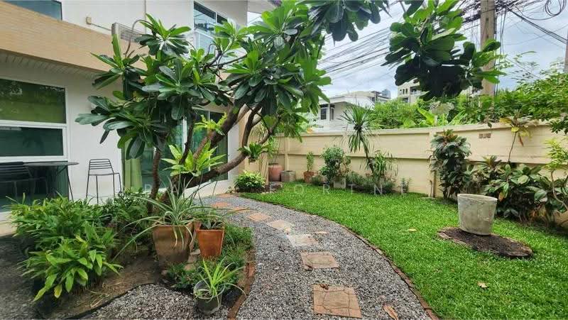 2 Storey Single House Sukhumvit 49 Pet Friendly Private Garden, Bangkok, Khlong Tan Nua, Watthana, Bangkok, 2 Bedrooms, 300 sqm, Single Detached House For Rent, by Oraya Fortney, 500532089 - DDproperty.com