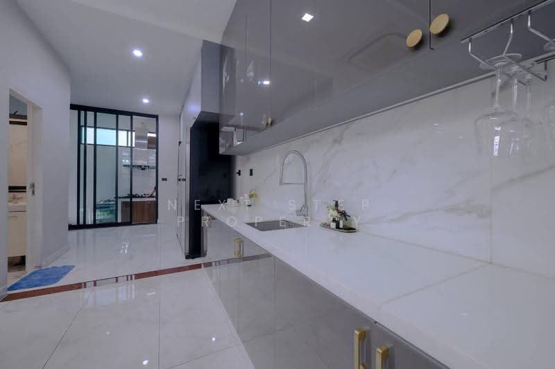 The Gentry Ekamai-Ladprao, Bangkok, 90 Soi Ladprao 94, Phlapphla, Wang Thonglang, Bangkok, 4 Bedrooms, 253 sqm, Single Detached House For Sale, by Next Step Property, 500532097 - DDproperty.com