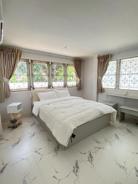 Single house for rent, Cozy Garden View style, Pattanakarn 53, near Hua Mak BTS station (SPSAD4157), Bangkok, Suan Luang, Bangkok, 4 Bedrooms, 452 sqm, Single Detached House For Rent, by Agent Pla, 500532201 - DDproperty.com