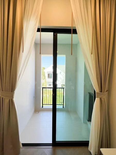 Nantawan Rama 9 - New Krungthepkreetha, Bangkok, Saphan Sung, Bangkok, 4 Bedrooms, 303 sqm, Single Detached House For Rent, by TopLands of Thailand, 500532297 - DDproperty.com