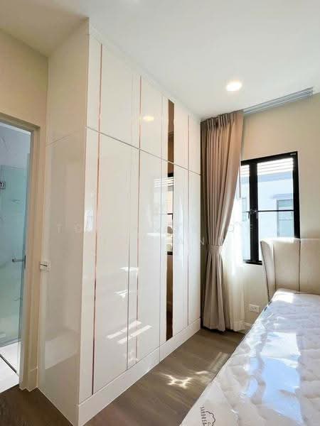 Nantawan Rama 9 - New Krungthepkreetha, Bangkok, Saphan Sung, Bangkok, 4 Bedrooms, 303 sqm, Single Detached House For Rent, by TopLands of Thailand, 500532297 - DDproperty.com