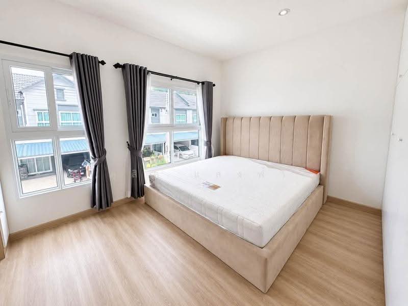 ให้เช่าทาวน์โฮมใหม่ ม.สิวารมณ์ เนเจอร์ พลัส ศรีราชา, Chon Buri (Pattaya), Surasak, Si Racha, Chon Buri (Pattaya), 4 Bedrooms, 70 sqm, Townhouse For Rent, by Dusit Saengfa, 500532347 - DDproperty.com