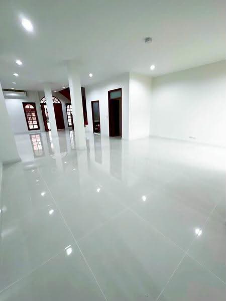 Yenakart Residence, Bangkok, 3 Soi Prasat Suk, Chong Nonsi, Yan Nawa, Bangkok, 4 Bedrooms, 450 sqm, Townhouse For Rent, by The Elite Homes (Thailand) Co., Ltd., 500532724 - DDproperty.com
