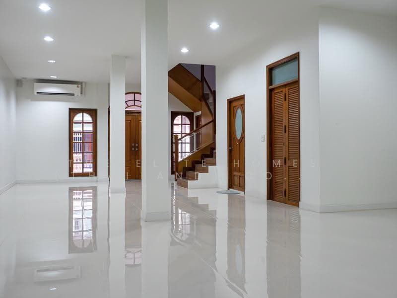Yenakart Residence, Bangkok, 3 Soi Prasat Suk, Chong Nonsi, Yan Nawa, Bangkok, 4 Bedrooms, 450 sqm, Townhouse For Rent, by The Elite Homes (Thailand) Co., Ltd., 500532724 - DDproperty.com