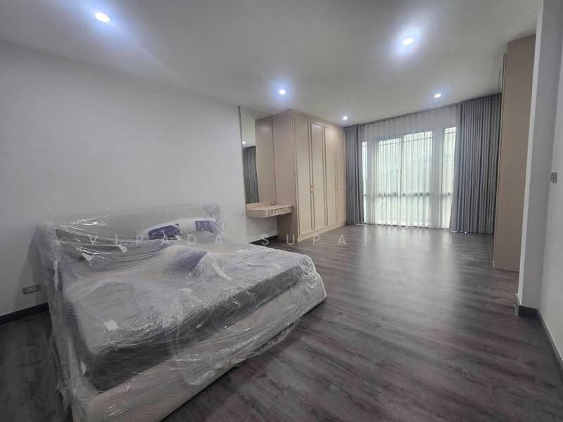 Baan Klang Muang Classe Sukhumvit 77, Bangkok, Soi On Nut 21, Suan Luang, Bangkok, 2 Bedrooms, 214 sqm, Single Detached House For Rent, by Vipada Supaporn, 500532774 - DDproperty.com