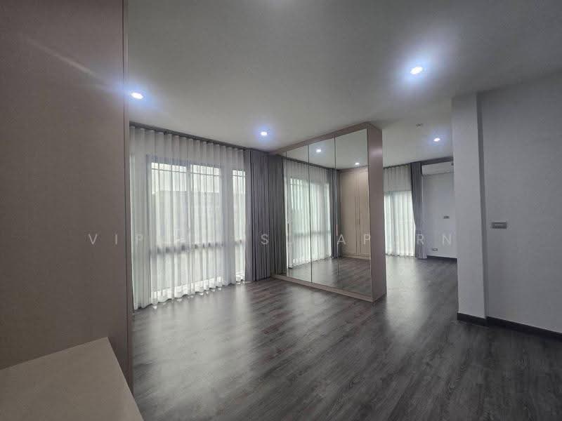 Baan Klang Muang Classe Sukhumvit 77, Bangkok, Soi On Nut 21, Suan Luang, Bangkok, 2 Bedrooms, 214 sqm, Single Detached House For Rent, by Vipada Supaporn, 500532774 - DDproperty.com