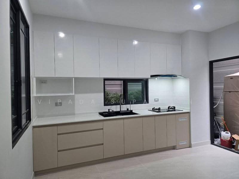 Baan Klang Muang Classe Sukhumvit 77, Bangkok, Soi On Nut 21, Suan Luang, Bangkok, 2 Bedrooms, 214 sqm, Single Detached House For Rent, by Vipada Supaporn, 500532774 - DDproperty.com