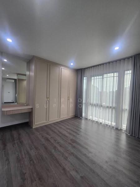 Baan Klang Muang Classe Sukhumvit 77, Bangkok, Soi On Nut 21, Suan Luang, Bangkok, 2 Bedrooms, 214 sqm, Single Detached House For Rent, by Vipada Supaporn, 500532774 - DDproperty.com