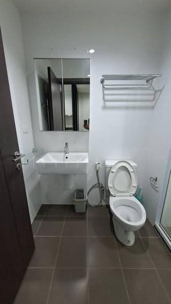 The Base Park East Sukhumvit 77, Bangkok, 99 Soi Pridi Banomyong 2, Phra Kanong Nua, Watthana, Bangkok, 1 Bedroom, 31 sqm, Condo For Sale, by Thananith Ittitulyapong, 500532850 - DDproperty.com