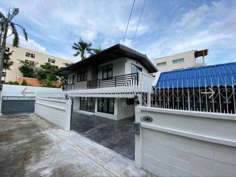 For rent: 2-story detached house, corner unit, Ratchada-Sutthisan area, near Sutthisan BTS station, Bangkok, Samsen Nok, Huai Khwang, Bangkok, , 460 sqm, Office Space For Rent, by Tida phanthonglarptawee, 500532929 - DDproperty.com