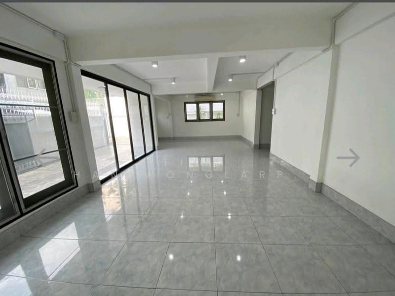 For rent: 2-story detached house, corner unit, Ratchada-Sutthisan area, near Sutthisan BTS station, Bangkok, Samsen Nok, Huai Khwang, Bangkok, , 460 sqm, Office Space For Rent, by Tida phanthonglarptawee, 500532929 - DDproperty.com
