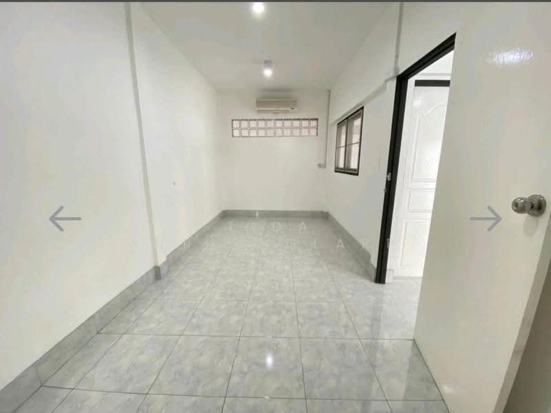 For rent: 2-story detached house, corner unit, Ratchada-Sutthisan area, near Sutthisan BTS station, Bangkok, Samsen Nok, Huai Khwang, Bangkok, , 460 sqm, Office Space For Rent, by Tida phanthonglarptawee, 500532929 - DDproperty.com