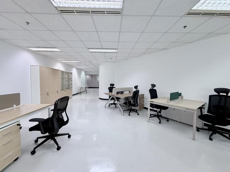 Office แต่งใหม่พร้อมเฟอร์, 250ม.จาก BTS ศาลาแดง, ในตึกมีร้านอาหาร, Food court, กรุงเทพ, สีลม, บางรัก, กรุงเทพ, 109 ตร.ม., Office Space ให้เช่า, โดย Sirikul Wattanakorn, 500533019 - DDproperty.com