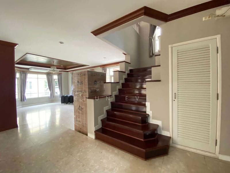 Nantawan Sukhumvit 77, Bangkok, Sukhumvit 77 (On Nut 44), Bang Chak, Phra Khanong, Bangkok, 5 Bedrooms, 300 sqm, Single Detached House For Rent, by Khun Eve, 500533100 - DDproperty.com