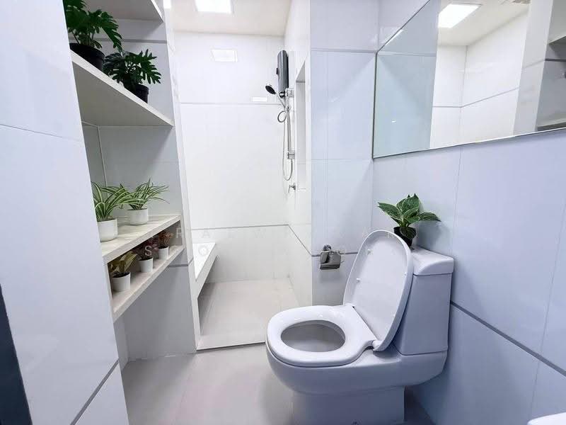 Thru Thonglor, Bangkok, Petchaburi Road, Bang Kapi, Huai Khwang, Bangkok, 1 Bedroom, 36 sqm, Condo For Rent, by Praewpakar Soontawong, 500533163 - DDproperty.com