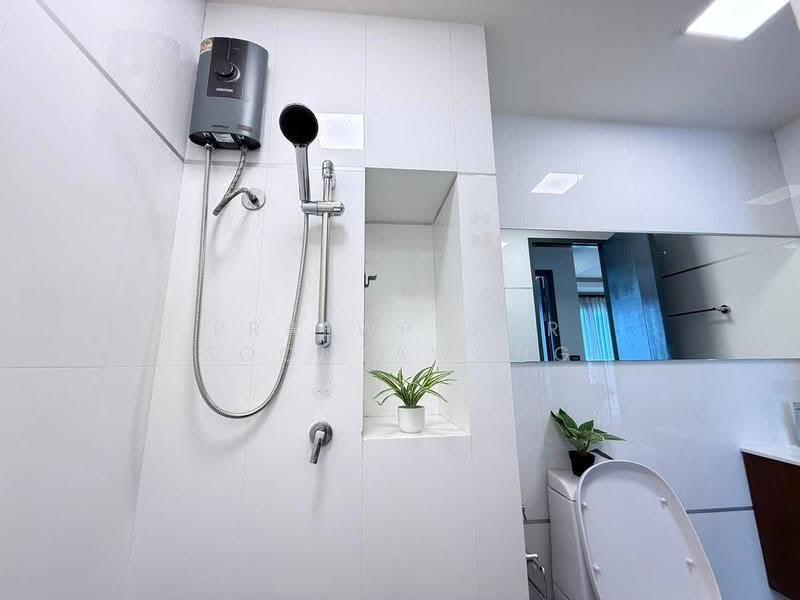 Thru Thonglor, Bangkok, Petchaburi Road, Bang Kapi, Huai Khwang, Bangkok, 1 Bedroom, 36 sqm, Condo For Rent, by Praewpakar Soontawong, 500533163 - DDproperty.com