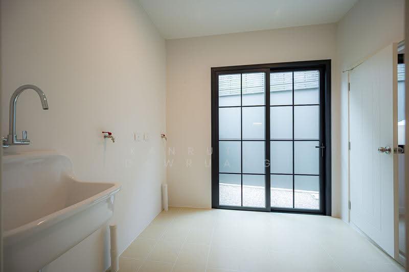 Narinsiri Krungthep Kreetha, Bangkok, Saphan Sung, Bangkok, 5 Bedrooms, 430 sqm, Single Detached House For Rent, by Kanrutai Dawruang, 500533183 - DDproperty.com