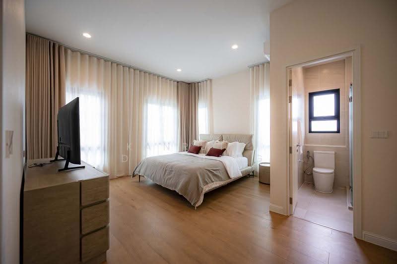 Narinsiri Krungthep Kreetha, Bangkok, Saphan Sung, Bangkok, 5 Bedrooms, 430 sqm, Single Detached House For Rent, by Kanrutai Dawruang, 500533183 - DDproperty.com