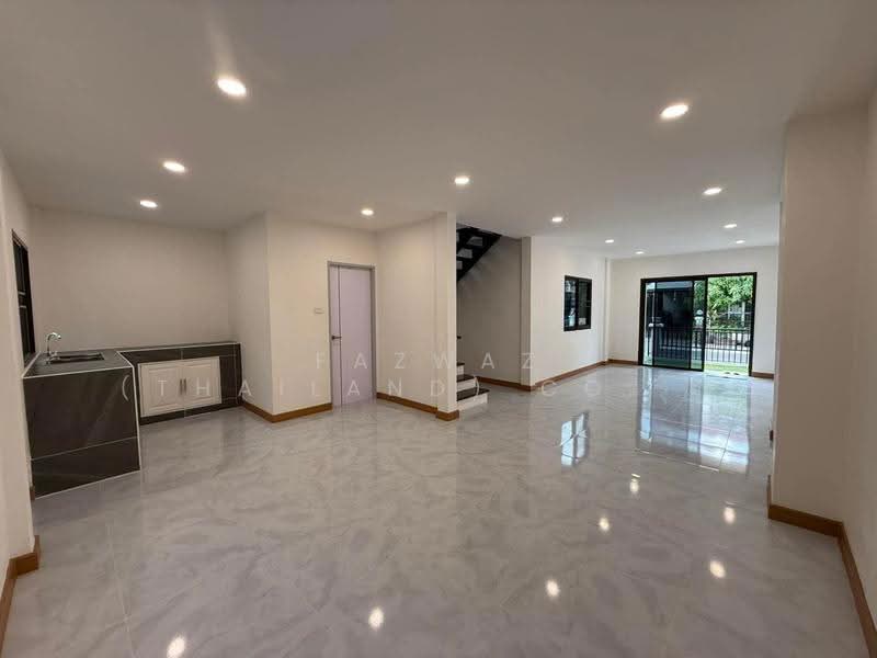 Suanluang Ville (Nirun Ville 3), Bangkok, Soi Chaloem Phrakiat Rama 9 Soi 28, Nong Bon, Prawet, Bangkok, 3 Bedrooms, 120 sqm, Single Detached House For Sale, by Fazwaz (Thailand) Co., Ltd., 500533203 - DDproperty.com
