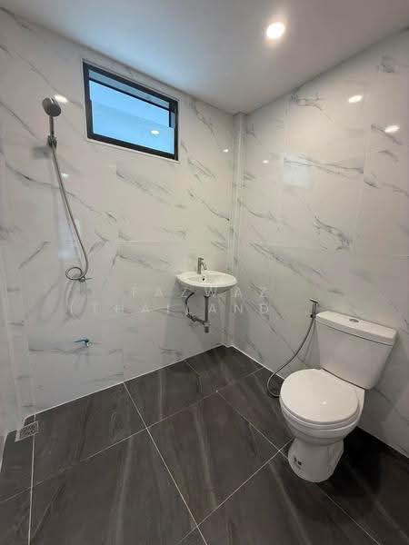 Suanluang Ville (Nirun Ville 3), Bangkok, Soi Chaloem Phrakiat Rama 9 Soi 28, Nong Bon, Prawet, Bangkok, 3 Bedrooms, 120 sqm, Single Detached House For Sale, by Fazwaz (Thailand) Co., Ltd., 500533203 - DDproperty.com