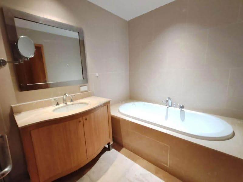 The Empire Place, Bangkok, 88 Narathiwatratchanakharin Road, Thung Maha Mek, Sathon, Bangkok, 1 Bedroom, 65 sqm, Condo For Rent, by Piyawan Maiyapan, 500533362 - DDproperty.com