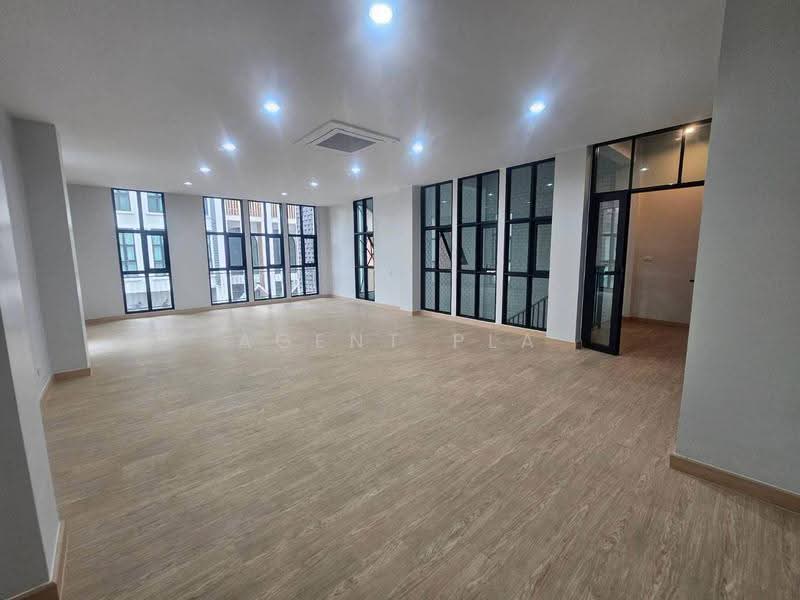 4-Storey Modern Home Office for Rent –Near Hua Mak Airport Link & MRT Yellow Line (SPSP6675), Bangkok, Suan Luang, Bangkok, , 368 sqm, Shophouse For Rent, by Agent Pla, 500533869 - DDproperty.com
