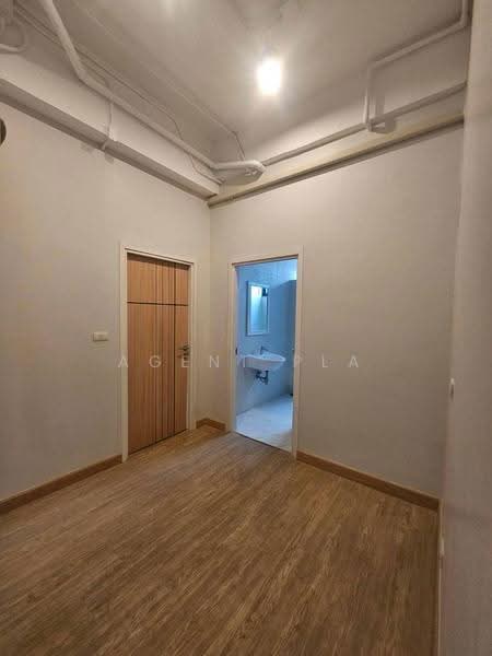 4-Storey Modern Home Office for Rent –Near Hua Mak Airport Link & MRT Yellow Line (SPSP6675), Bangkok, Suan Luang, Bangkok, , 368 sqm, Shophouse For Rent, by Agent Pla, 500533869 - DDproperty.com
