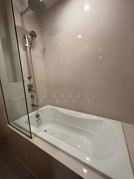 Oka Haus Sukhumvit 36, Bangkok, 3399 Rama 4 Road, Khong Tan, Khlong Toei, Bangkok, 1 Bedroom, 34 sqm, Condo For Sale, by Thanakit Pongpit, 500534087 - DDproperty.com